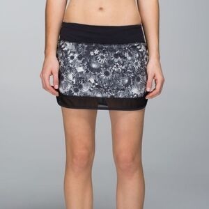 Lululemon New Hotty Hot  Skirt Shorts Size 4